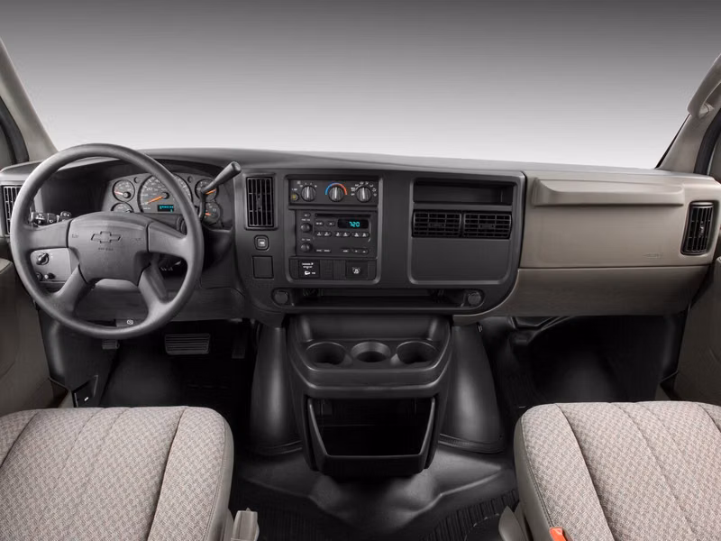 Chevrolet Express ثانياً، فان — لوحة القيادة