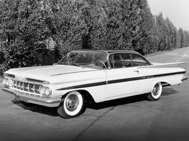 Chevrolet Impala ثانياً، كوبيه - سقف صلب — منظر أمامي أيمن