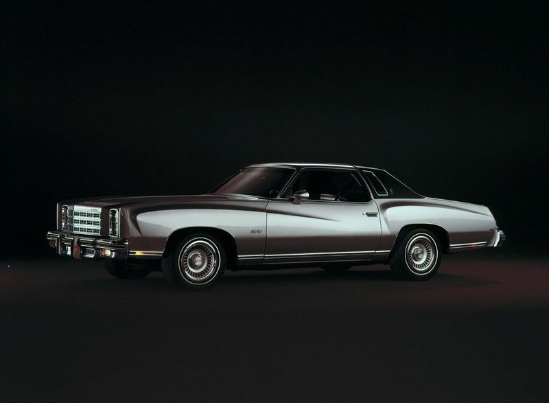 Chevrolet Monte Carlo ثانياً، كوبيه — منظر أمامي أيمن