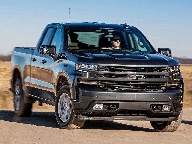 Chevrolet Silverado IV (T1XX)، بيك أب بكابينة مزدوجة Double — منظر أمامي أيمن