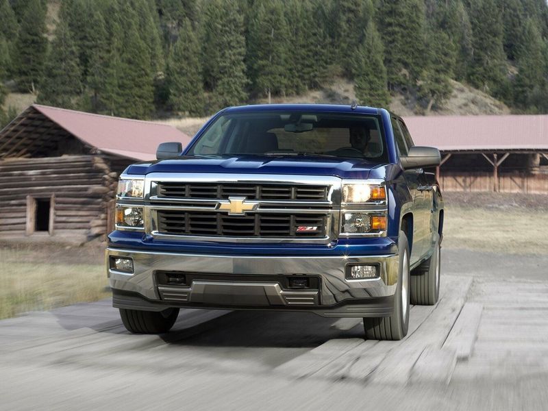 Chevrolet Silverado III (K2XX)، بيك أب بكابينة ونصف Double Cab — منظر أمامي أيمن
