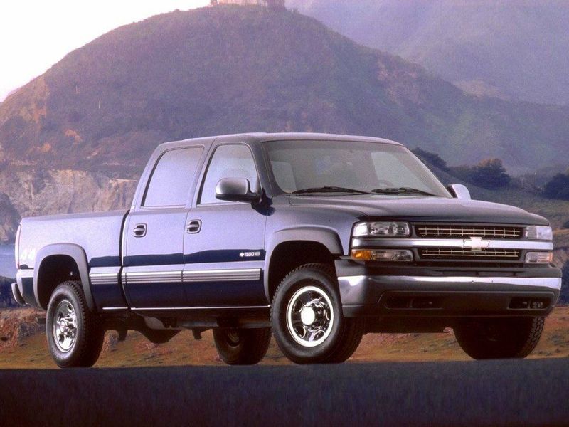 Chevrolet Silverado ط (GMT800)، بيك أب بكابينة مزدوجة Crew Cab — منظر أمامي أيمن