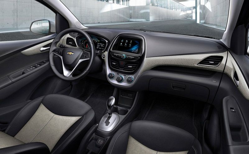 Chevrolet Spark رابعاً، هاتشباك 5 أبواب — لوحة القيادة
