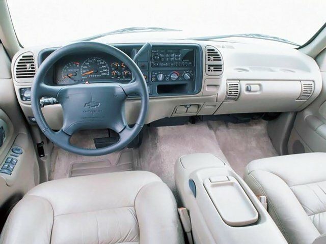 Chevrolet Tahoe I، دفع رباعي 5 أبواب — لوحة القيادة