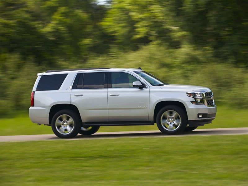 Chevrolet Tahoe رابعاً، دفع رباعي 5 أبواب — منظر من الجانب الأيمن