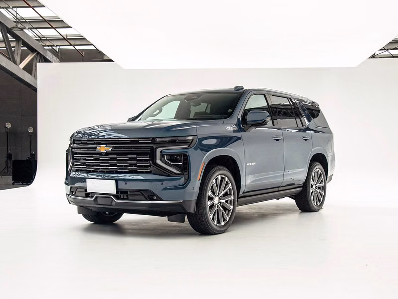 Chevrolet Tahoe فيس ليفت V، دفع رباعي 5 أبواب — منظر أمامي بزاوية ثلاثة أرباع