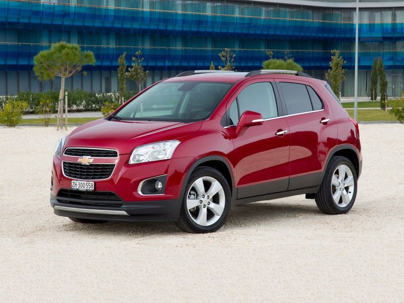 Chevrolet Tracker ثالثاً، دفع رباعي 5 أبواب — منظر أمامي أيمن