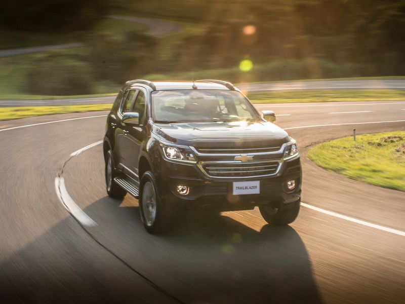 Chevrolet TrailBlazer II Рестайлинг, Внедорожник 5 дв. — вид спереди в три четверти