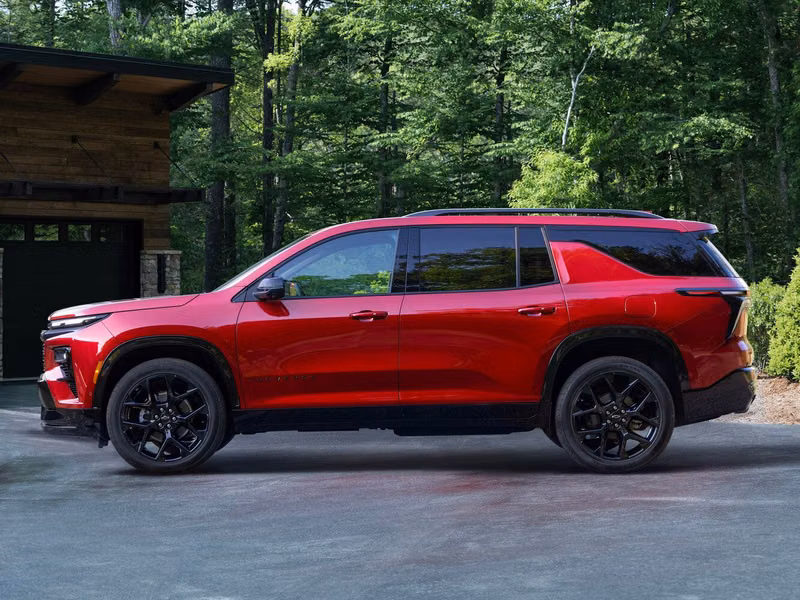 Chevrolet Traverse III, Внедорожник 5 дв. — вид справа