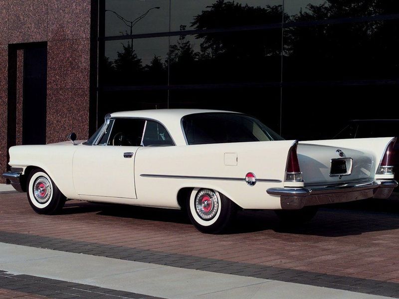 Chrysler 300 Letter Series III (300C)، كوبيه - سقف صلب — منظر خلفي أيمن