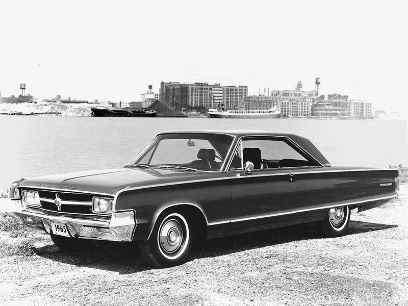Chrysler 300 Letter Series V (300 لتر)، كوبيه - سقف صلب — منظر أمامي بزاوية ثلاثة أرباع