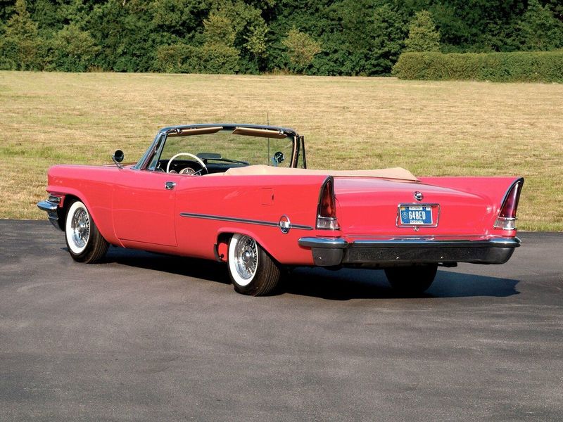 Chrysler 300 Letter Series III (300C)، قابلة للتحويل — منظر خلفي أيمن