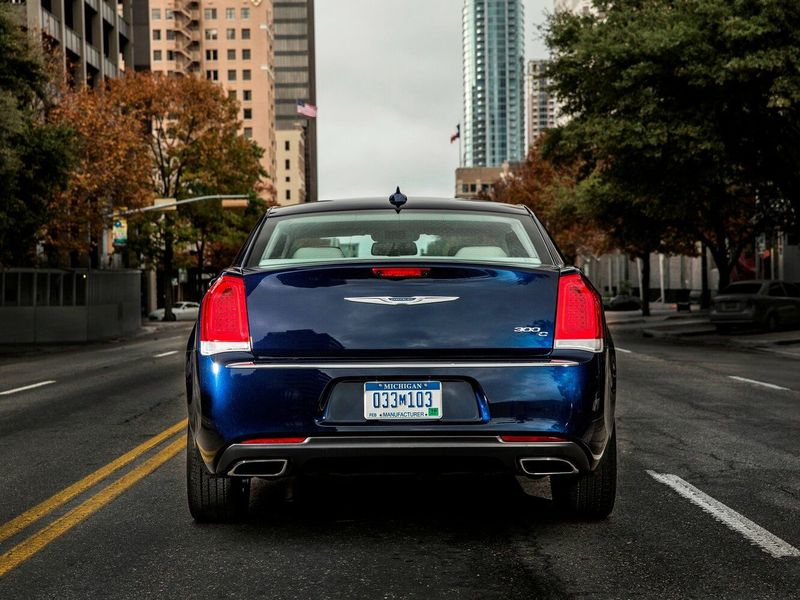 Chrysler 300C فيس ليفت الثاني، سيدان — منظر خلفي