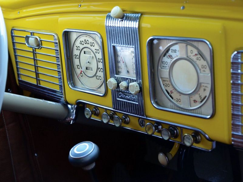 Chrysler Imperial رابعاً، قابلة للتحويل — لوحة العدادات