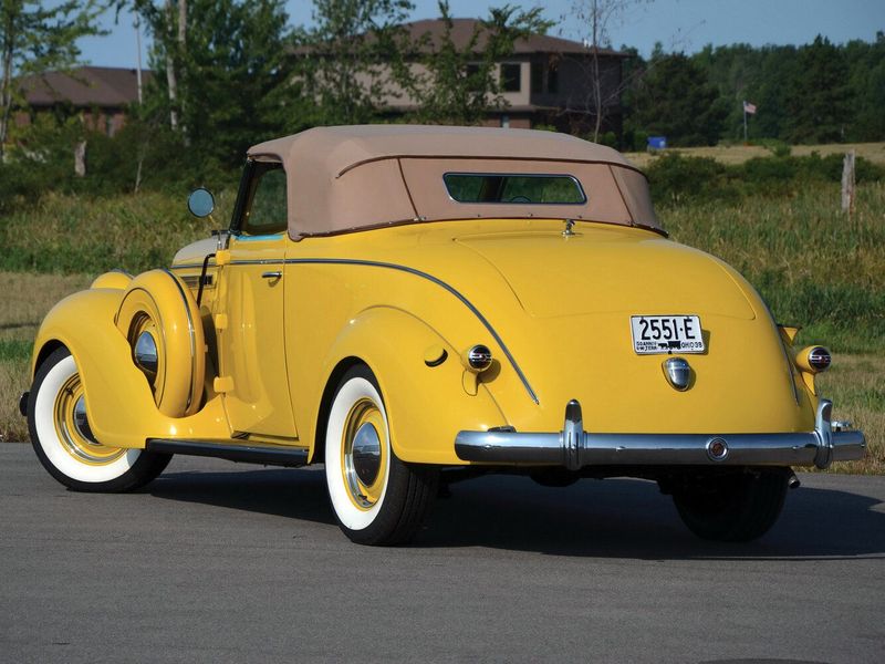 Chrysler Imperial رابعاً، قابلة للتحويل — منظر خلفي أيسر