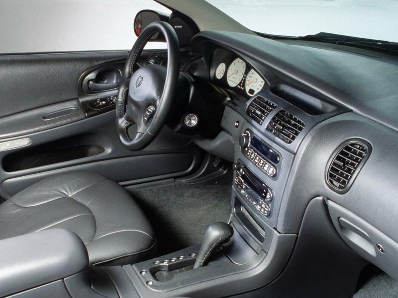 Chrysler Intrepid II, Седан — место водителя