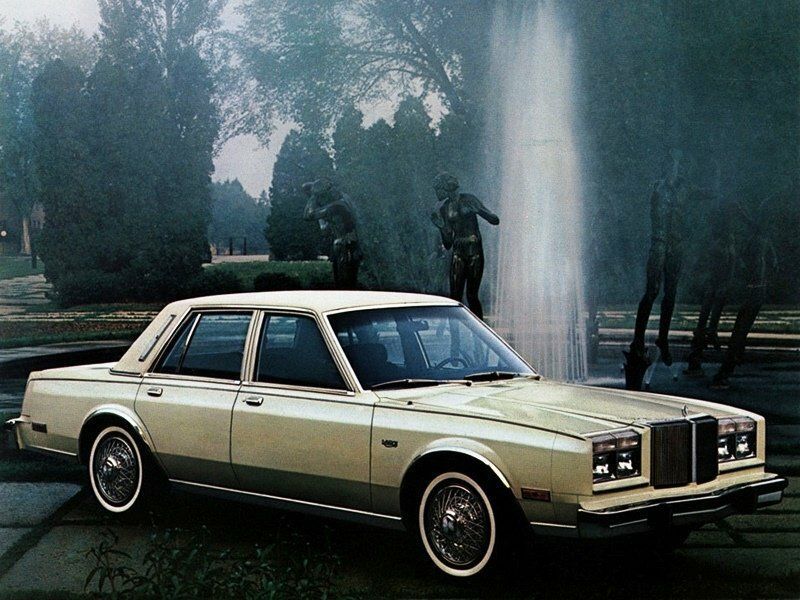 Chrysler LeBaron I، سيدان — منظر أمامي أيمن