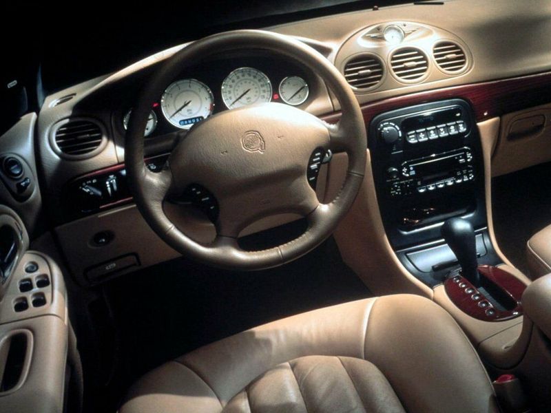 Chrysler LHS II, Седан — место водителя