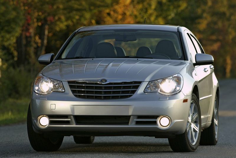 Chrysler Sebring ثالثاً، سيدان — منظر أمامي