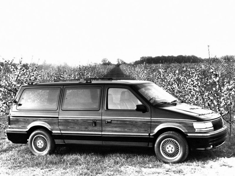 Chrysler Town & Country II, Минивэн — вид спереди справа