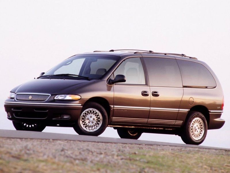 Chrysler Town & Country III, Минивэн — вид спереди справа