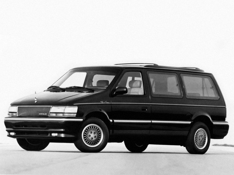 Chrysler Town & Country II, Минивэн — вид спереди слева