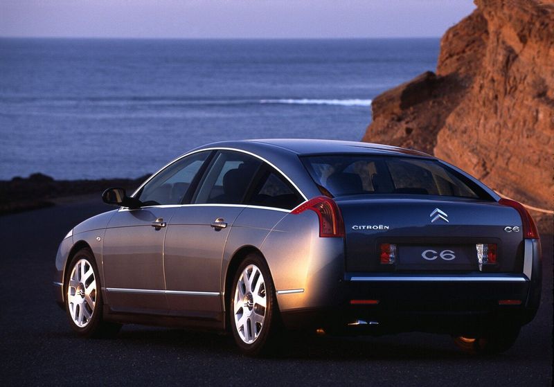 Citroen C6 I، سيدان — منظر خلفي أيمن