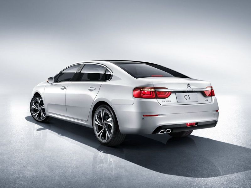Citroen C6 ثانياً، سيدان — منظر خلفي أيسر