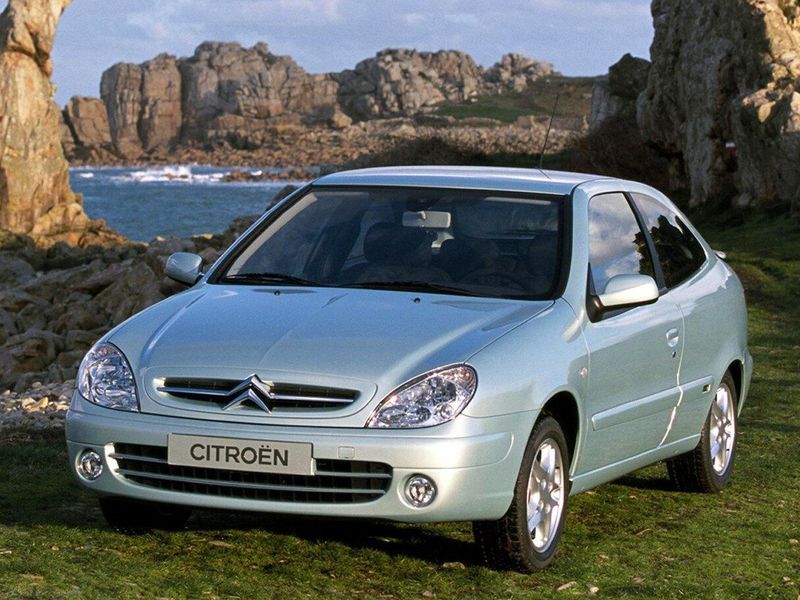 Citroen Xsara, Хэтчбек 3 дв. — вид спереди справа
