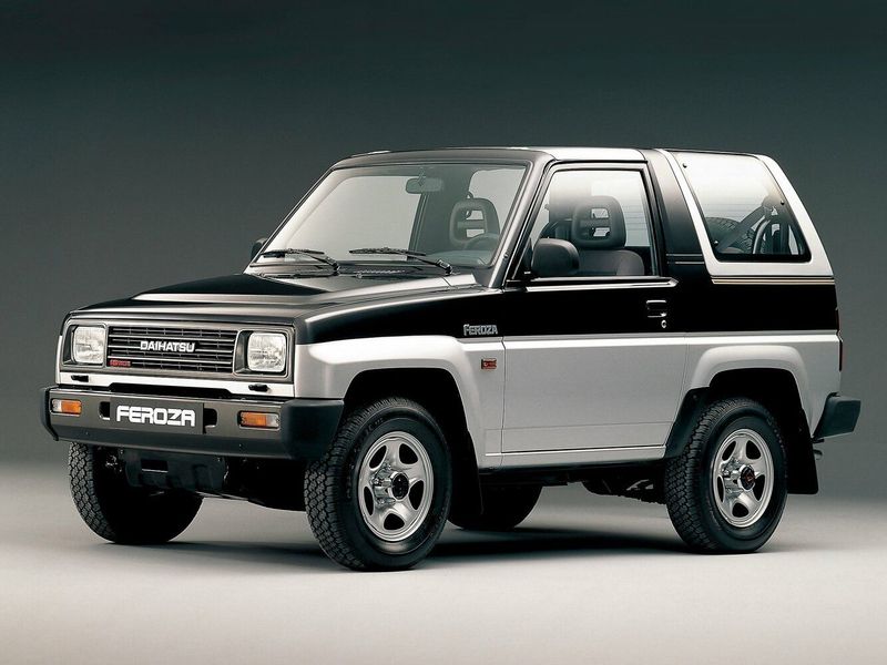 Daihatsu Feroza، دفع رباعي 3 أبواب — منظر أمامي أيسر