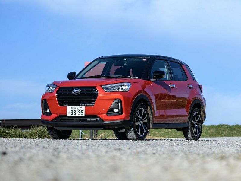 Daihatsu Rocky A200، دفع رباعي 5 أبواب — منظر أمامي