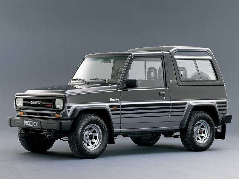 Daihatsu Rocky I، دفع رباعي 3 أبواب — منظر أمامي أيسر