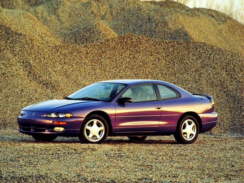 Dodge Avenger I، كوبيه — منظر أمامي أيمن