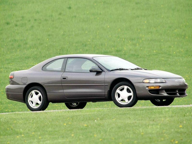 Dodge Avenger I، كوبيه — منظر أمامي أيمن
