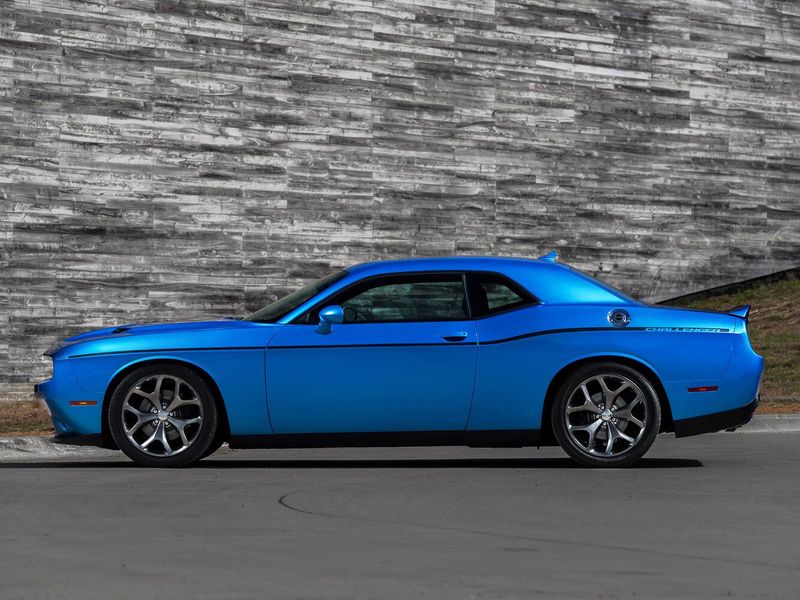 Dodge Challenger ثالثاً فيس ليفت 2، كوبيه — منظر من الجانب الأيسر