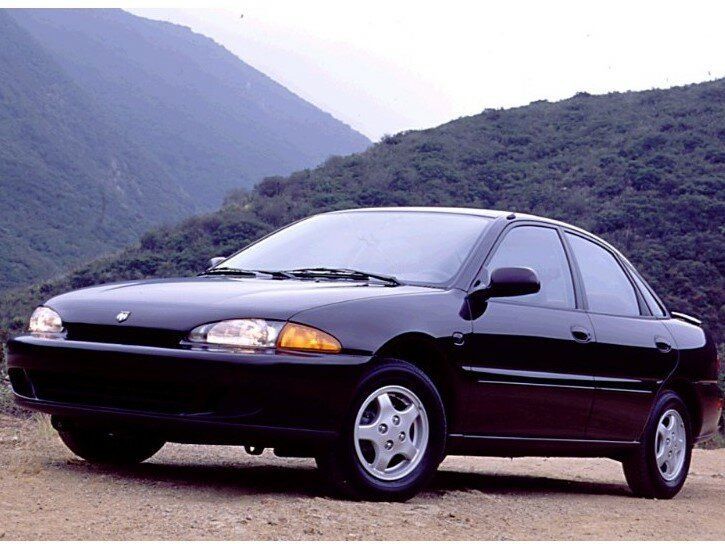 Dodge Colt سابعاً، سيدان — منظر أمامي أيمن