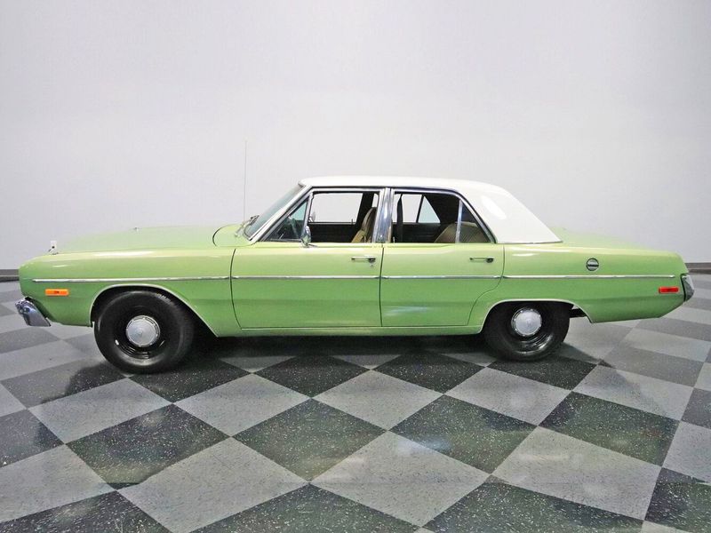 Dodge Dart عملية فيس ليفت IV 2، سيدان — منظر من الجانب الأيسر