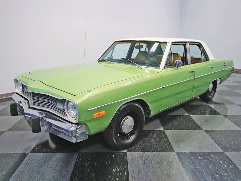 Dodge Dart عملية فيس ليفت IV 2، سيدان — منظر أمامي بزاوية ثلاثة أرباع