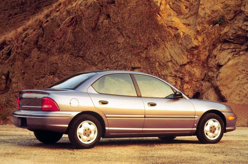 Dodge Neon I، سيدان — منظر خلفي أيمن