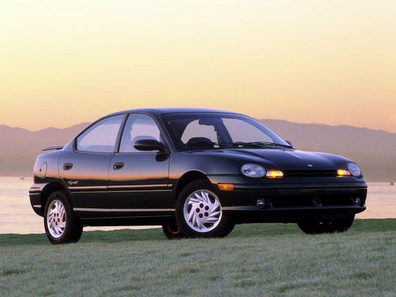 Dodge Neon I، سيدان — منظر أمامي أيمن
