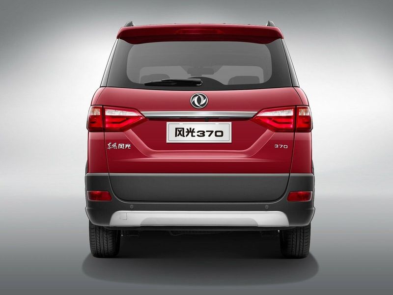 DongFeng 370 I، دفع رباعي 5 أبواب — منظر خلفي