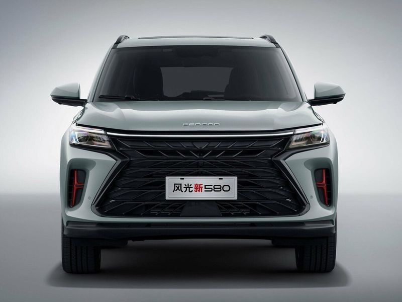 DongFeng 580 ثانياً، دفع رباعي 5 أبواب — منظر أمامي