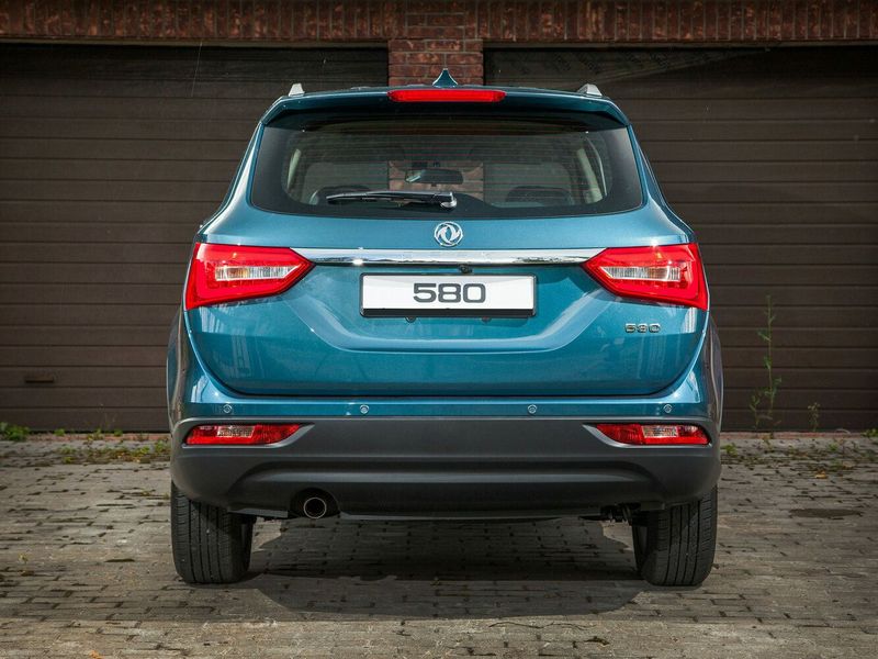 DongFeng 580 I، دفع رباعي 5 أبواب — منظر خلفي