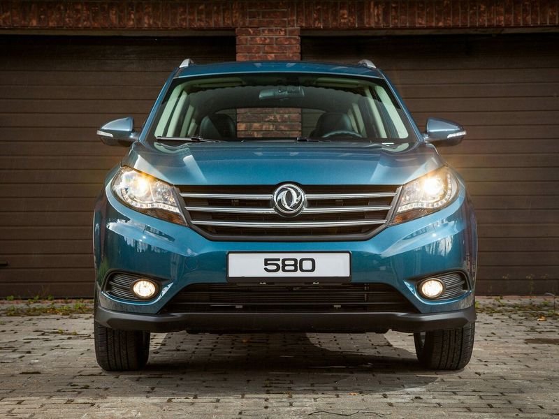 DongFeng 580 I، دفع رباعي 5 أبواب — منظر أمامي