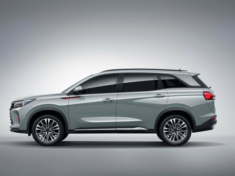 DongFeng 580 ثانياً، دفع رباعي 5 أبواب — منظر من الجانب الأيسر