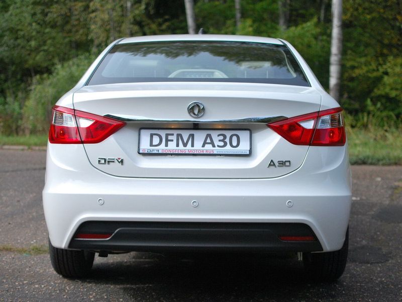 DongFeng A30 I, Седан — вид сзади