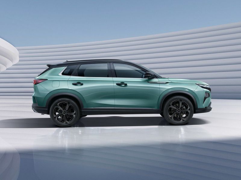 DongFeng Huge, Внедорожник 5 дв. — вид слева