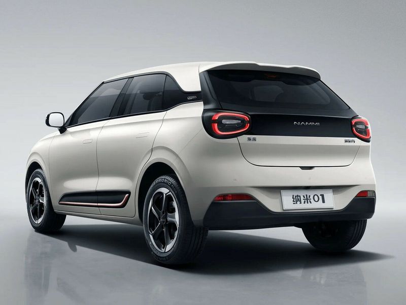 DongFeng Nammi 01، هاتشباك 5 أبواب — منظر خلفي أيسر