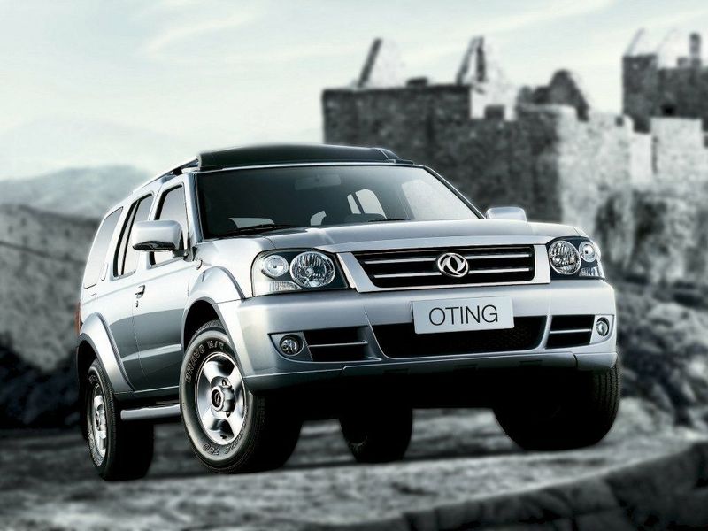 DongFeng Oting, Внедорожник 5 дв. — вид спереди слева