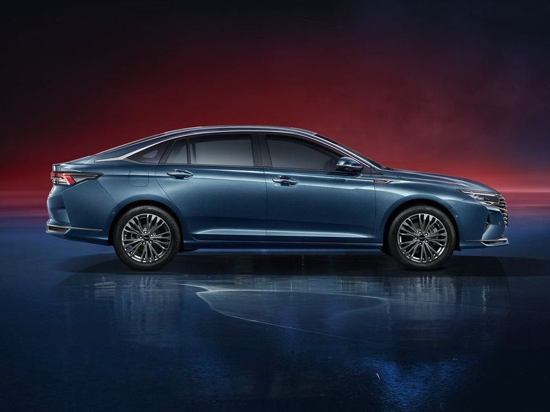 DongFeng Shine Max, Седан — вид слева